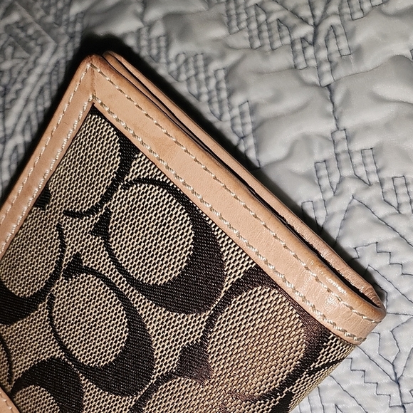 Coach Signature Canvas Wallet - Picture 4 of 9